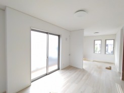 無駄のないシンプルな空間が、日々の暮らしに静かな調和と心地よい開放感をもたらしてくれます。