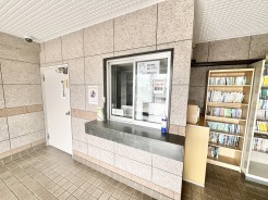 管理体制が整い、日々の暮らしに安心感と落ち着きをもたらす共用スペースです。