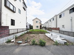 周辺環境と調和する穏やかな街並みに位置し、理想の住まいを描くためのゆとりある広さが確保されています。
