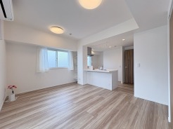 無駄を削ぎ落としたシンプルな空間が、日々の暮らしに心地よいゆとりと落ち着きをもたらしてくれます。