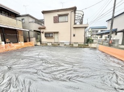 周辺環境に馴染む落ち着いた街並みの中で、これからの暮らしの構想を自由に描けるゆとりある敷地です。