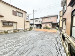 閑静な住宅街に位置する、思い描いた暮らしを自由に形にできる広々とした敷地です。