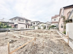 穏やかな住環境に包まれた、理想の暮らしを描き出すための広々とした敷地です。