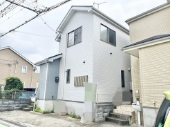 街並みに調和する洗練された佇まいが、日々の暮らしに穏やかな心地よさを届けてくれます。
