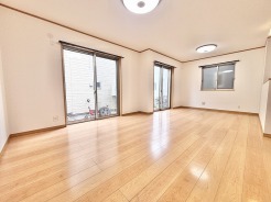 無駄のないシンプルな空間が、日々の暮らしに心地よいゆとりと落ち着きをもたらしてくれます。