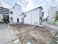 理想の住まいを描き出すための、可能性を秘めた閑静な街並みに佇む敷地です。