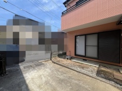 日常の風景に溶け込む親しみやすい佇まいで、穏やかな暮らしを予感させてくれる住まいです。