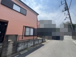 穏やかな街並みに溶け込む、落ち着いた佇まいの住まいが日々の暮らしに安らぎをもたらします。