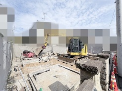新たな暮らしの基盤が整う、住まいづくりの始まりを感じさせる景観です。