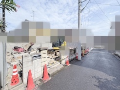 新しい暮らしの可能性を秘めた、静かな住宅街に位置するゆとりある敷地です。
