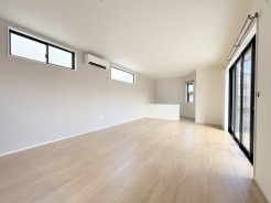 無駄のないシンプルな空間が、日々の暮らしに心地よいゆとりと開放感をもたらしてくれます。