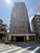 草加駅徒歩6分の立地が光るマンションです。