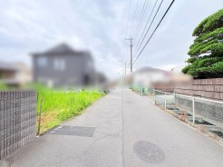 落ち着いた街並みに溶け込み、日々の暮らしに穏やかな安らぎを感じさせる周辺環境が整っています。