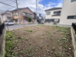 空が広く感じられる静かな環境で、新たな暮らしの可能性を自由に描ける開放的な敷地です。
