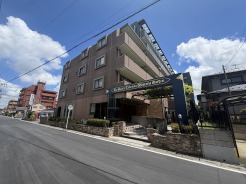 街並みに風格を添える落ち着いた佇まいが、日々の暮らしに静かな安らぎをもたらします。