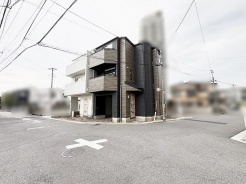街並みに美しく溶け込みながらも洗練された存在感を放つ佇まい