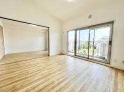 心地よい風と豊かな広がりを感じさせる、穏やかな時間が流れる住空間