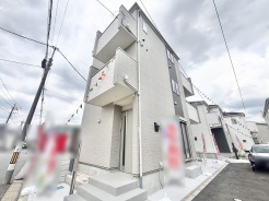 洗練された佇まいが街並みに調和する心地よい住まいを演出します
