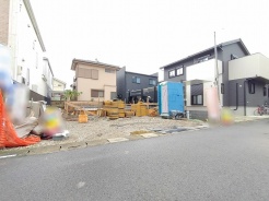 落ち着いた住宅街に佇む穏やかな空気に包まれた心地よい更地空間