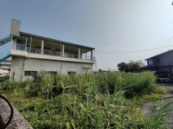 幹線道路から１本入った現地は、想像以上に静かに感じられます。
