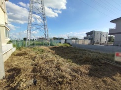 車通りの少ない閑静な住宅地、のびのびした子育てに適します。
