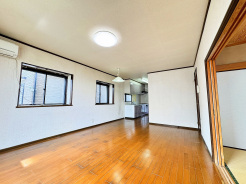 ご家族みんながゆったりくつろげる広々リビング。
