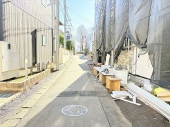 前面道路を含む現地写真
