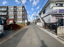 前面道路を含む現地写真
