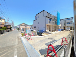 前面道路を含む現地写真
