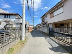 前面道路を含む現地写真
