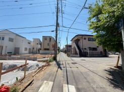 前面道路を含む現地写真

