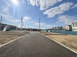 前面道路を含む現地写真
