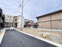 前面道路を含む現地写真
