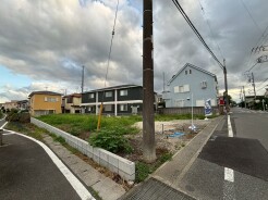 静かな住宅街に位置する、これからの暮らしを自由に描き出せるゆとりある区画です。