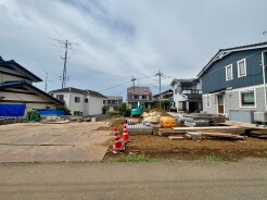 新しい暮らしの土台となる、穏やかな空気が流れる住宅街の整形地です。