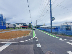 1号棟 前面道路を含む現地写真