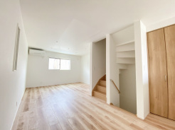 ご家族みんながゆったりくつろげる広々リビング。
