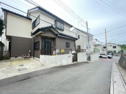 閑静な住宅地で、小さなお子様がいるご家族にも安心。
