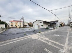 前面道路を含む現地写真

