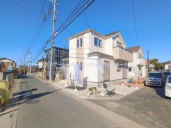 前面道路を含む現地写真
