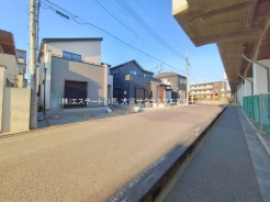 前面道路を含む現地写真

