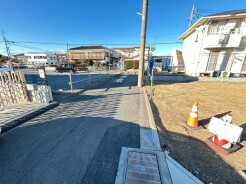 前面道路を含む現地写真
