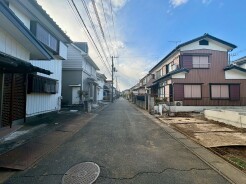 前面道路を含む現地写真
