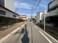 前面道路を含む現地写真
