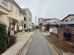 前面道路を含む現地写真
