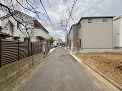前面道路を含む現地写真
