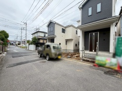 前面道路を含む現地写真
