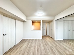 白を基調とした清潔感のある空間が、日々の暮らしに心地よいゆとりと落ち着きをもたらしてくれます。