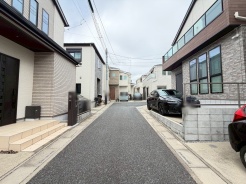 前面道路を含む現地写真
