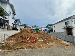 新たな暮らしの基盤となる、閑静な住宅街に位置するゆとりある敷地です。